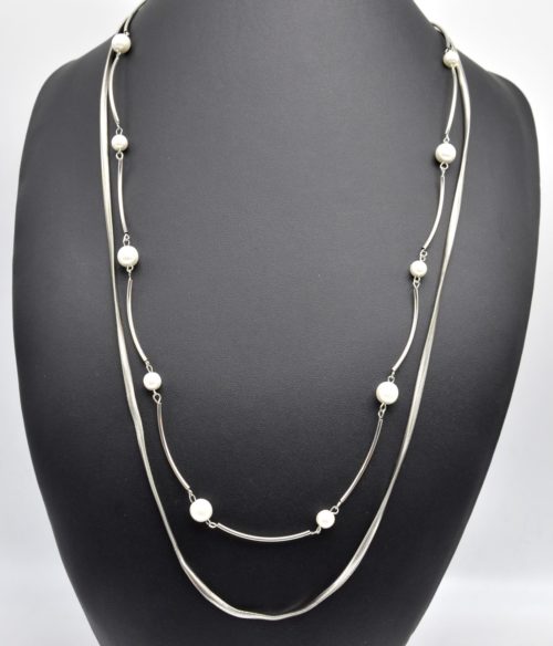 Sautoir-Collier-Chaine-Serpent-Metal-Argente-et-Perles-Nacre-avec-Tubes