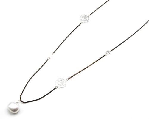 Sautoir-Collier-Fine-Chaine-Charms-Fleurs-Ajourees-Metal-Argente-et-Perle
