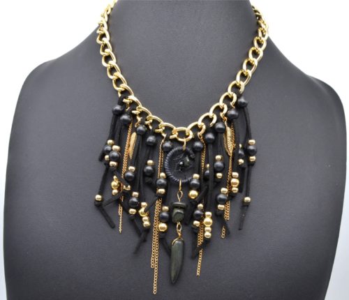 Collier-Plastron-Pendentif-Chaines-Feutrine-Perles-et-Mini-Dreamcatcher-Noir