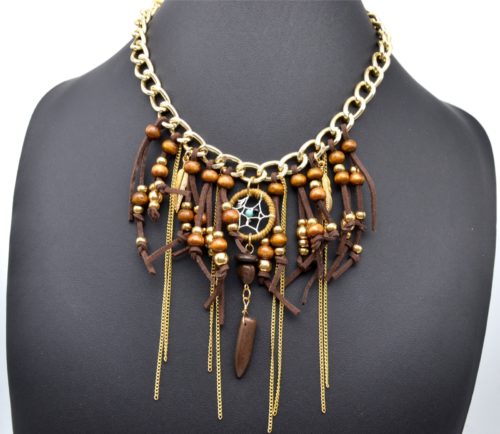 Collier-Plastron-Pendentif-Chaines-Feutrine-Perles-et-Mini-Dreamcatcher-Marron