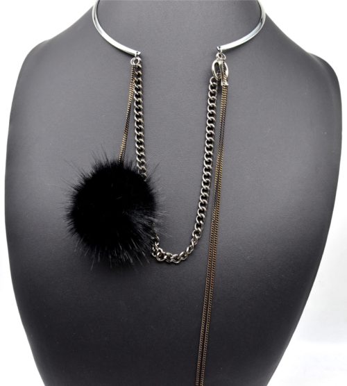 Collier-Tour-de-Cou-Pendentif-Chaine-Metal-Pendante-et-Pompon-Noir