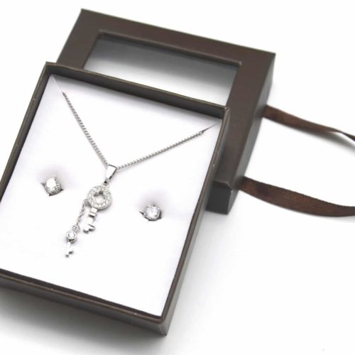 Coffret-Parure-Boucles-et-Collier-Pendentif-Cle-et-Mini-Cle-Strass-Zirconium-Argente