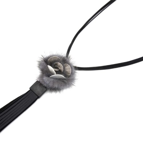 Sautoir-Collier-Cordons-Pendentif-Fleur-Pompon-Gris-et-Franges-Simili-Cuir