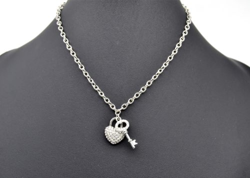 Collier-Chaine-Metal-et-Pendentif-Cadenas-Coeur-et-Cle-Strass-Argente