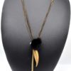 Sautoir-Collier-Multi-Chaines-avec-Pendentifs-Feuille-Metal-Dore-et-Pompon-Noir