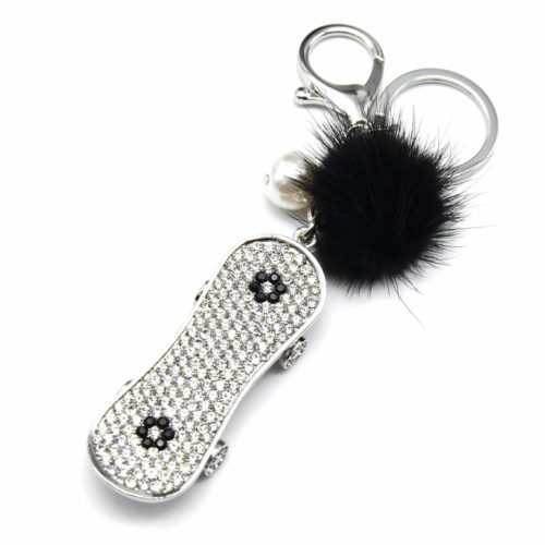 Porte-Cles-Bijou-de-Sac-Skate-Strass-Argente-avec-Pompon-Noir-et-Perle