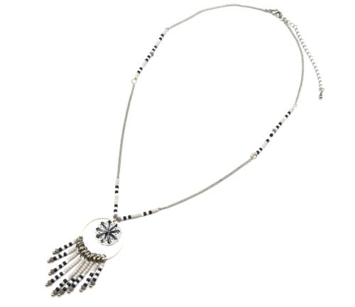 Collier-Fine-Chaine-Acier-Argente-Pendentif-Rosace-Ajouree-et-Perles-Rocaille-Noir