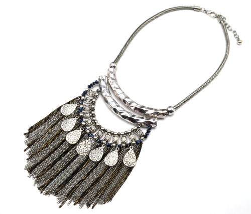 Collier-Plastron-Ethnique-Pendentif-Tubes-Metal-avec-Gouttes-Motif-et-Chaines-Argente