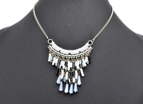 Collier-Plastron-Pendentif-Metal-Argente-avec-Multi-Perles-et-Pierres-Grises