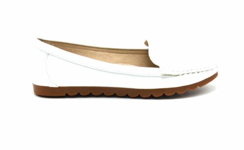 Mocassins-Vernis-Uni-Blanc-avec-Bande-Ouverte-et-Semelle-Ondulee