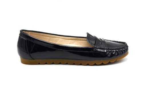 Mocassins-Vernis-Uni-Noir-avec-Bande-Ouverte-et-Semelle-Ondulee