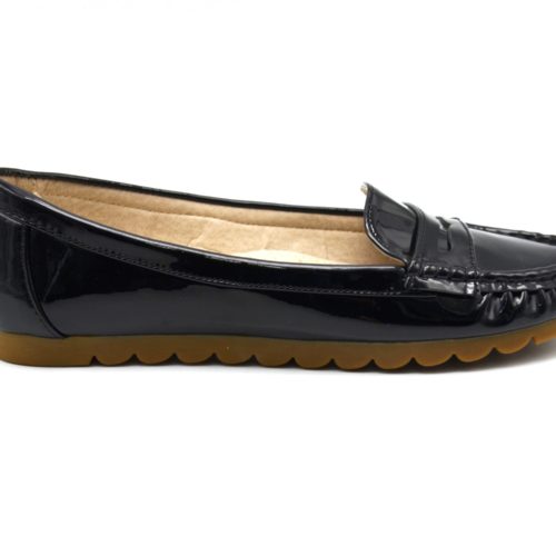 Mocassins-Vernis-Uni-Noir-avec-Bande-Ouverte-et-Semelle-Ondulee