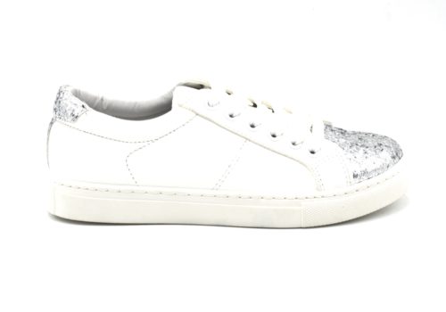 Baskets-Sneakers-Simili-Cuir-Blanc-Uni-avec-Bouts-Avant-Arriere-Paillettes-Argente-et-Lacets