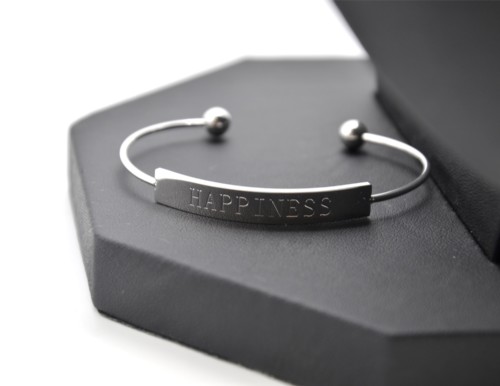 Bracelet-Jonc-Ouvert-Acier-Argente-avec-Rectangle-Message-Happiness