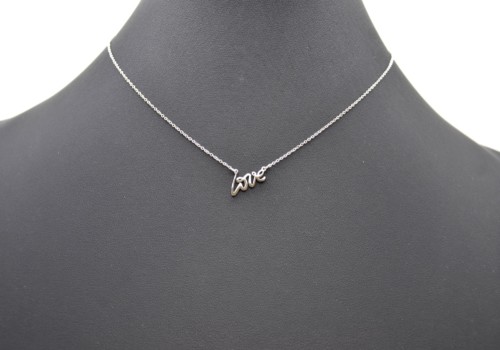 Collier-Fine-Chaine-et-Pendentif-Message-Love-Acier-Argente