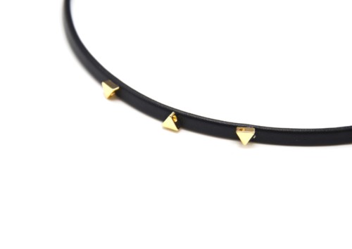 Collier-Choker-Ras-du-Cou-Simili-Cuir-Noir-Clous-Triangles-Metal-Dore