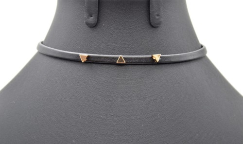 Collier-Choker-Ras-du-Cou-Simili-Cuir-Noir-Clous-Triangles-Metal-Dore