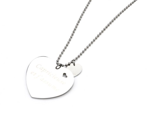 Sautoir-Collier-Chaine-Boules-Acier-Argente-avec-Pendentif-Coeur-Message-Capricieuse-et-jassume