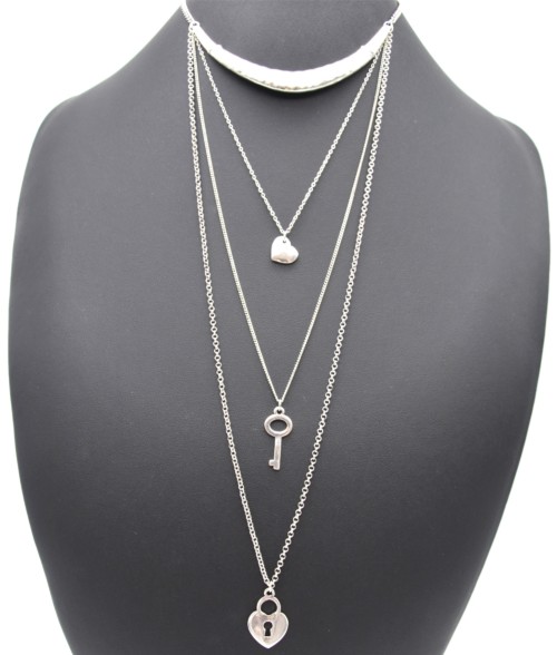 Collier-Demi-Torque-et-Multi-Chaines-Metal-Vieilli-Argente-avec-Pendentifs-Coeur-Cle-Cadenas