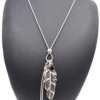 Sautoir-Collier-Pendentif-Plume-Ajouree-Strass-et-Metal-Argente-avec-Trefle