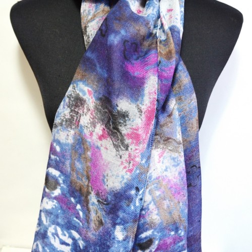 Foulard-Long-Printemps-Ete-Bleu-Motif-Art-Graphique-et-Poesie