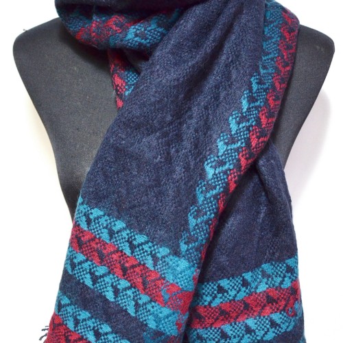 Echarpe-Longue-Automne-Hiver-Motif-Bandes-Croisees-Chevrons-Bleu-Marine