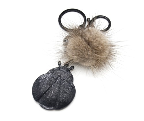 Porte-Cles-Bijou-de-Sac-Coccinelle-Metal-Peint-Gris-avec-Pompon