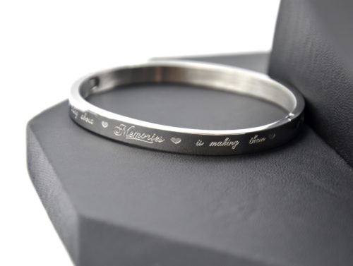 Bracelet-Jonc-Moyen-Acier-Argente-avec-Message-The-best-thing-about-Memories-is-making-them