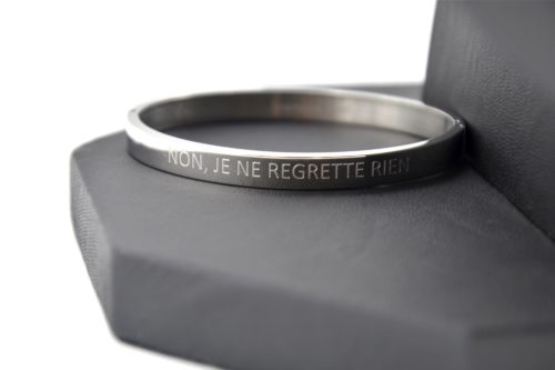 Bracelet-Jonc-Moyen-Acier-Argente-avec-Message-Non-Je-Ne-Regrette-Rien