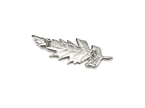 Broche-Feuille-Relief-Metal-Argente-Ornee-de-Strass