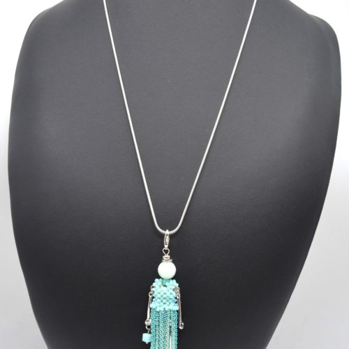 Sautoir-Collier-Pendentif-Poupee-Robe-Perles-et-Chaines-Metal-Turquoise