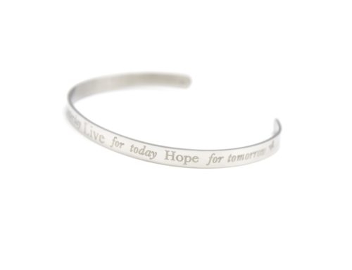 Bracelet-Jonc-Fin-Ouvert-Acier-Argente-avec-Message-Learn-Live-Hope