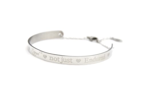 Bracelet-Demi-Jonc-et-Chaine-Acier-Argente-avec-Message-Life-is-to-be-enjoyed-not-just-endured