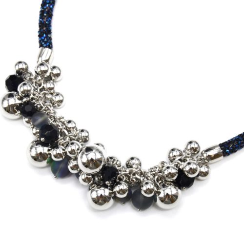 Collier-Ras-du-Cou-Clous-Brillants-Bleu-avec-Grappe-de-Perles-et-Boules-Metal-Argente