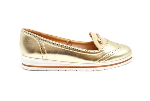 Mocassins-Slippers-Simili-Cuir-Perfore-Effet-Metallise-Dore-avec-Barre-Strass-et-Semelle-Blanche