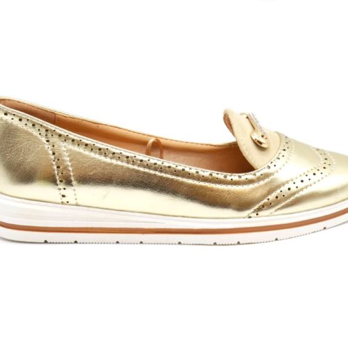 Mocassins-Slippers-Simili-Cuir-Perfore-Effet-Metallise-Dore-avec-Barre-Strass-et-Semelle-Blanche