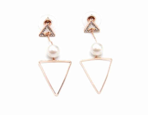 Boucles-dOreilles-Triangle-Strass-Perle-Ecru-et-Triangle-Contour-Metal-Or-Rose