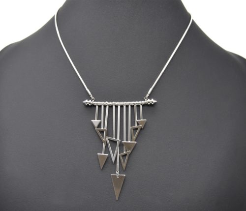 Collier-Plastron-Pendentif-Multi-Barres-avec-Charms-Triangles-Metal-Argente