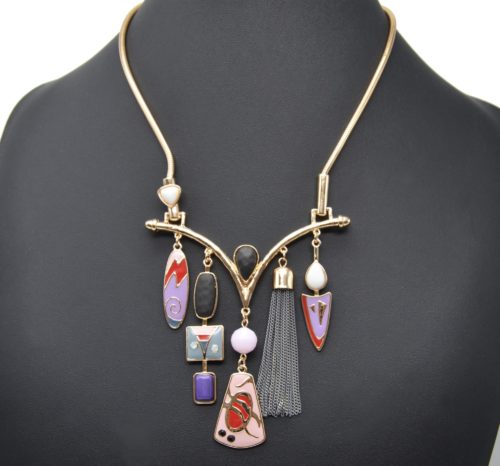 Collier-Plastron-Pendentif-Multi-Formes-Email-Rose-Pierres-Pompon-Chaines-et-Metal-Dore