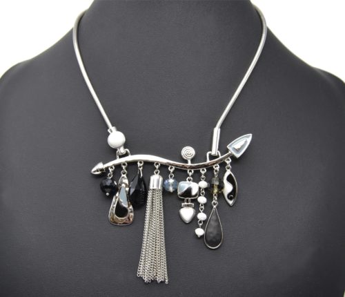 Collier-Plastron-Pendentif-Multi-Formes-Email-Noir-Perles-Pompon-Chaines-et-Metal-Argente