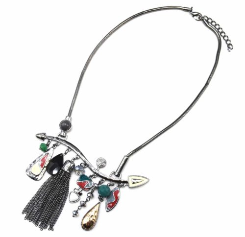 Collier-Plastron-Pendentif-Multi-Formes-Email-Rouge-Perles-Pompon-Chaines-et-Metal-Gris