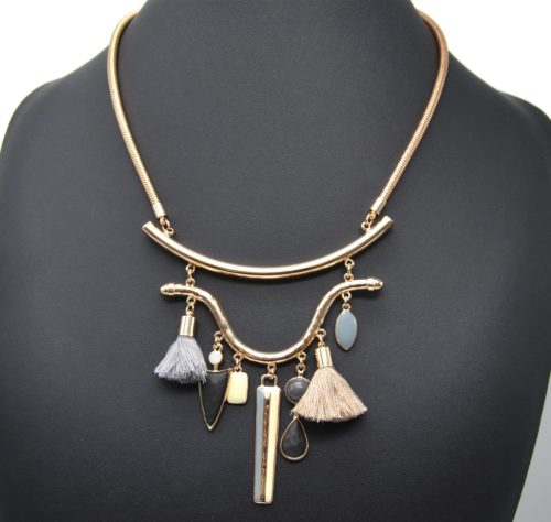 Collier-Plastron-Pendentif-Multi-Formes-Email-Beige-Pierres-Pompons-et-Metal-Dore