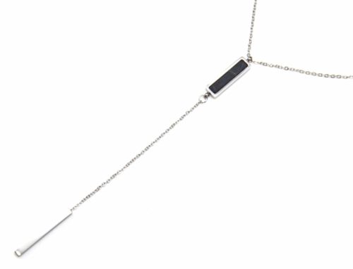 Collier-Fine-Chaine-Y-avec-Pendentif-Rectangle-Marbre-Noir-et-Barre-Acier-Argente