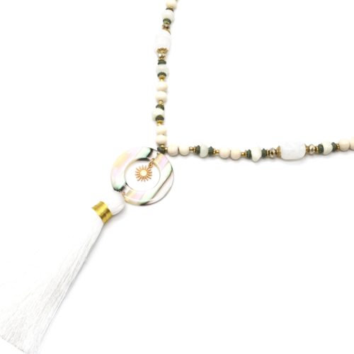 Sautoir-Collier-Perles-Bois-Pierres-avec-Cercle-Resine-Soleil-Dore-et-Pompon-Blanc