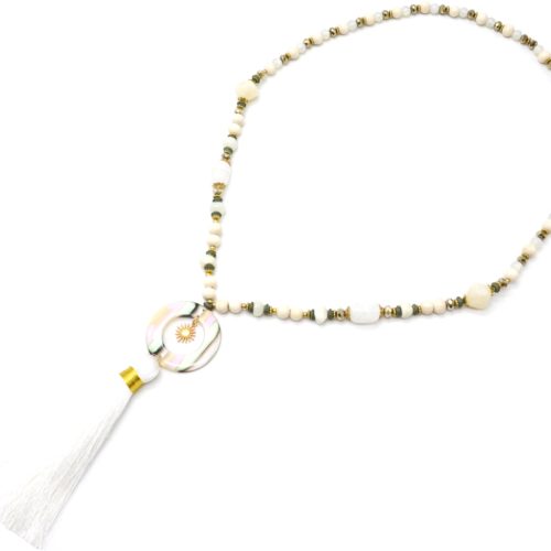 Sautoir-Collier-Perles-Bois-Pierres-avec-Cercle-Resine-Soleil-Dore-et-Pompon-Blanc