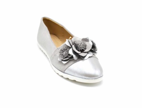 Mocassins-Slippers-Effet-Daim-Gris-avec-Multi-Fleurs-Bout-Satine-et-Semelle-Blanche