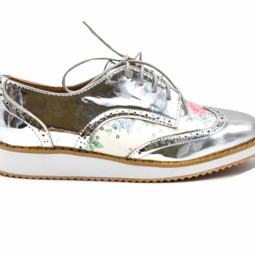 Derbies-Derby-Vernis-Perfore-Argente-avec-Motif-Fleurs-et-Semelle-Compensee