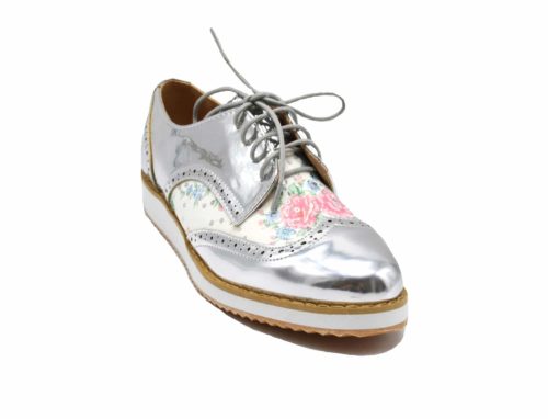 Derbies-Derby-Vernis-Perfore-Argente-avec-Motif-Fleurs-et-Semelle-Compensee