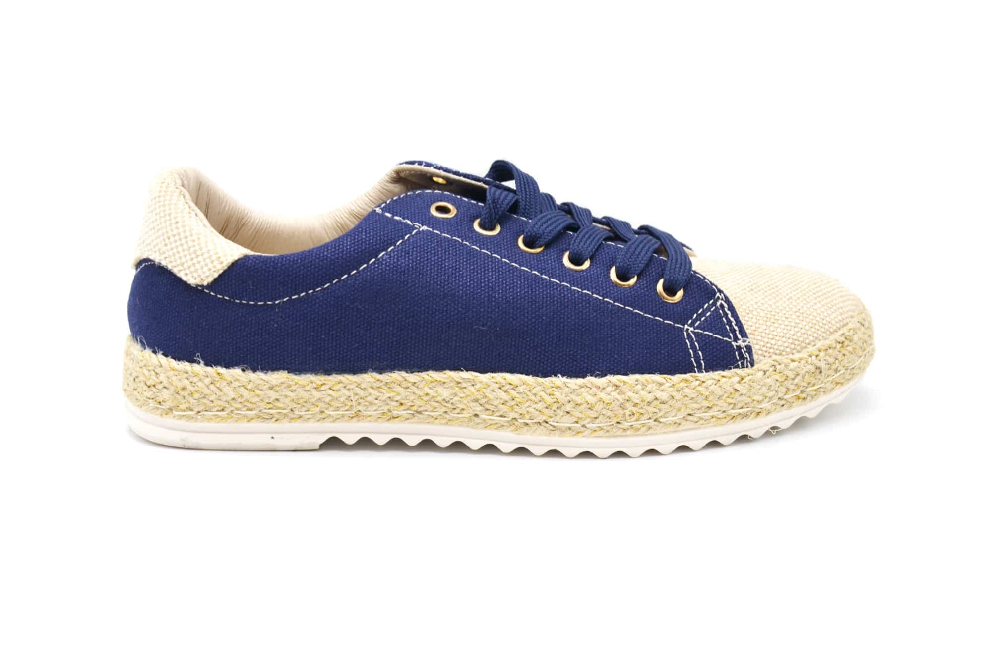 Baskets-Tennis-Sneakers-Effet-Jean-Denim-Bleu-Marine-avec-Surpiqures-Bouts-et-Semelle-Effet-Paille