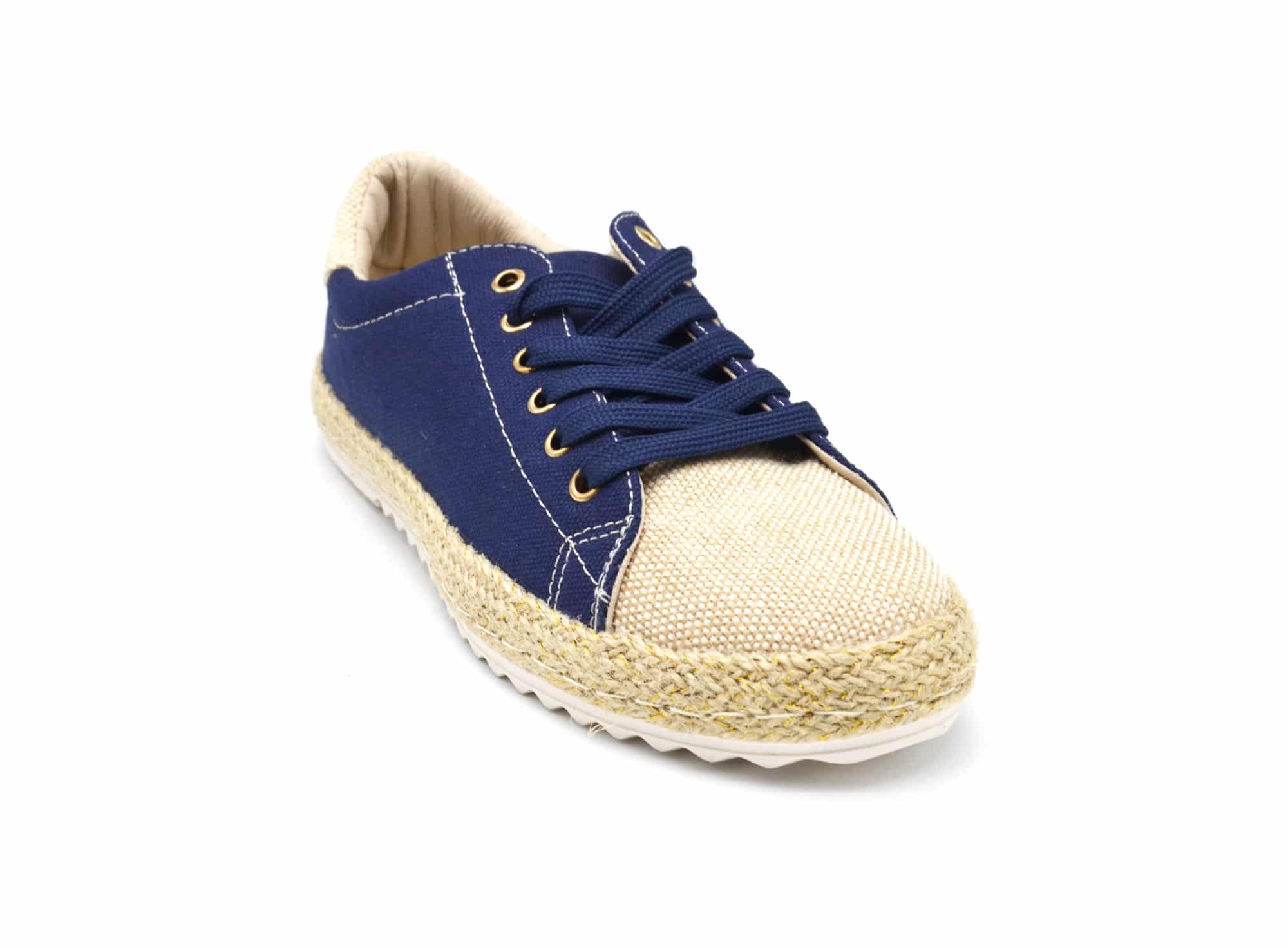 Baskets-Tennis-Sneakers-Effet-Jean-Denim-Bleu-Marine-avec-Surpiqures-Bouts-et-Semelle-Effet-Paille